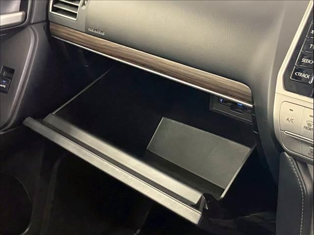 ランドクルーザープラド ＴＸ　Ｌパッケージ　サンルーフ　黒革　全周囲カメラ　ＢＳＭ　レーダークルーズ　シートヒーター／クーラー　オートハイビーム　レーンキープ　衝突軽減　コーナーセンサー　パワーシート　ＬＥＤ　ＵＳＢ　ＥＴＣ　純正１９インチＡＷ（72枚目）