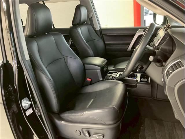 ランドクルーザープラド ＴＸ　Ｌパッケージ　黒革　全周囲カメラ　レーダークルーズ　シートヒーター／クーラー　ルーフレール　コーナーセンサー　パワーシート　ＬＥＤヘッド　オートハイビーム　レーンキープ　衝突軽減　ＵＳＢ　ＥＴＣ　純正１９インチＡＷ（7枚目）