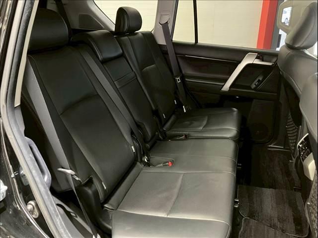 ランドクルーザープラド ＴＸ　Ｌパッケージ　黒革　全周囲カメラ　レーダークルーズ　シートヒーター／クーラー　ルーフレール　コーナーセンサー　パワーシート　ＬＥＤヘッド　オートハイビーム　レーンキープ　衝突軽減　ＵＳＢ　ＥＴＣ　純正１９インチＡＷ（8枚目）