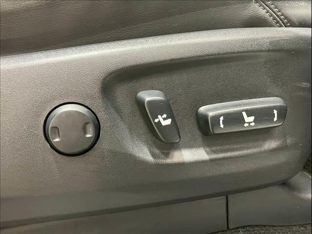 ランドクルーザープラド ＴＸ　Ｌパッケージ　黒革　全周囲カメラ　レーダークルーズ　シートヒーター／クーラー　ルーフレール　コーナーセンサー　パワーシート　ＬＥＤヘッド　オートハイビーム　レーンキープ　衝突軽減　ＵＳＢ　ＥＴＣ　純正１９インチＡＷ（16枚目）