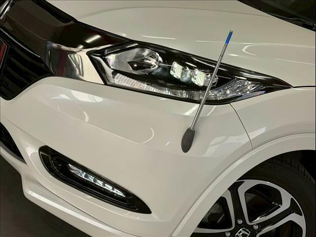 ヴェゼル ハイブリッドＺ・ホンダセンシング　ハーフレザー　レーダークルーズ　純正ナビ　ルーフレール　バックカメラ　シートヒーター　ＵＳＢポート　ＨＤＭＩ　ＥＴＣ　パドルシフト　ステアリングリモコン　Ｂｌｕｅｔｏｏｔｈ　フルセグ　純正１７ＡＷ（10枚目）