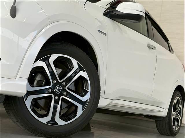 ヴェゼル ハイブリッドＺ・ホンダセンシング　ハーフレザー　レーダークルーズ　純正ナビ　ルーフレール　バックカメラ　シートヒーター　ＵＳＢポート　ＨＤＭＩ　ＥＴＣ　パドルシフト　ステアリングリモコン　Ｂｌｕｅｔｏｏｔｈ　フルセグ　純正１７ＡＷ（11枚目）