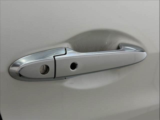 ヴェゼル ハイブリッドＺ・ホンダセンシング　ハーフレザー　レーダークルーズ　純正ナビ　ルーフレール　バックカメラ　シートヒーター　ＵＳＢポート　ＨＤＭＩ　ＥＴＣ　パドルシフト　ステアリングリモコン　Ｂｌｕｅｔｏｏｔｈ　フルセグ　純正１７ＡＷ（23枚目）