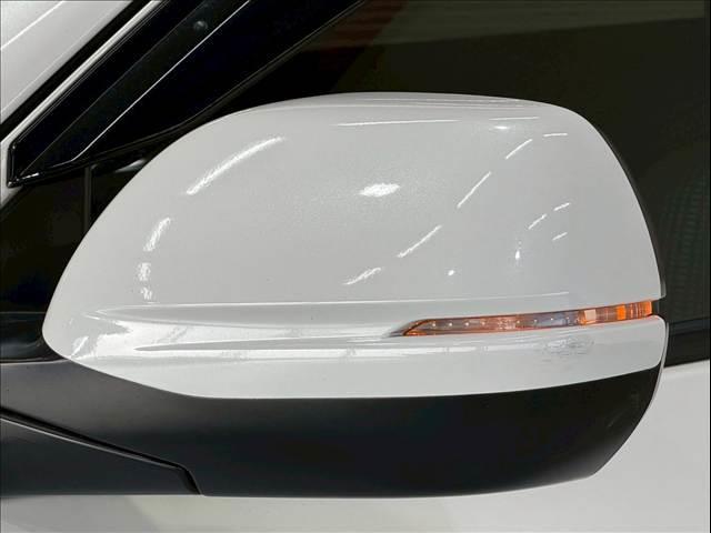 ヴェゼル ハイブリッドＺ・ホンダセンシング　ハーフレザー　レーダークルーズ　純正ナビ　ルーフレール　バックカメラ　シートヒーター　ＵＳＢポート　ＨＤＭＩ　ＥＴＣ　パドルシフト　ステアリングリモコン　Ｂｌｕｅｔｏｏｔｈ　フルセグ　純正１７ＡＷ（24枚目）