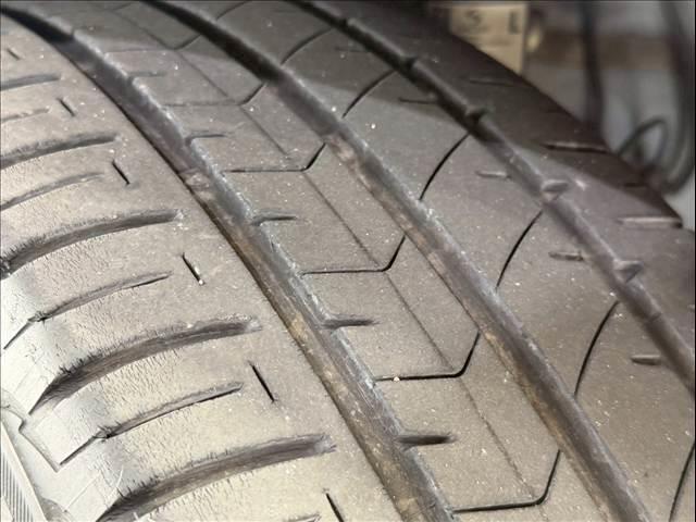 ヴェゼル ハイブリッドＺ・ホンダセンシング　ハーフレザー　レーダークルーズ　純正ナビ　ルーフレール　バックカメラ　シートヒーター　ＵＳＢポート　ＨＤＭＩ　ＥＴＣ　パドルシフト　ステアリングリモコン　Ｂｌｕｅｔｏｏｔｈ　フルセグ　純正１７ＡＷ（27枚目）