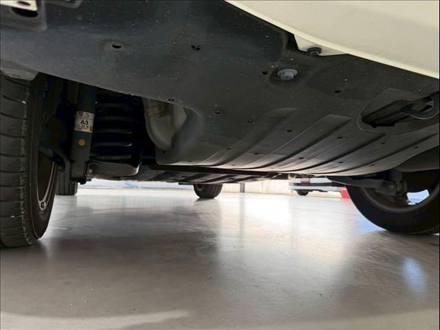 ヴェゼル ハイブリッドＺ・ホンダセンシング　ハーフレザー　レーダークルーズ　純正ナビ　ルーフレール　バックカメラ　シートヒーター　ＵＳＢポート　ＨＤＭＩ　ＥＴＣ　パドルシフト　ステアリングリモコン　Ｂｌｕｅｔｏｏｔｈ　フルセグ　純正１７ＡＷ（31枚目）