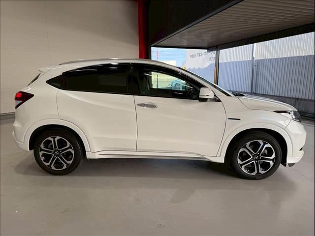 ヴェゼル ハイブリッドＺ・ホンダセンシング　ハーフレザー　レーダークルーズ　純正ナビ　ルーフレール　バックカメラ　シートヒーター　ＵＳＢポート　ＨＤＭＩ　ＥＴＣ　パドルシフト　ステアリングリモコン　Ｂｌｕｅｔｏｏｔｈ　フルセグ　純正１７ＡＷ（37枚目）