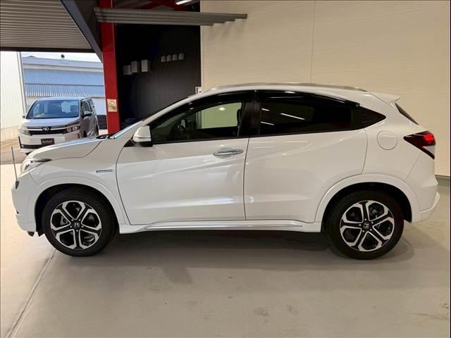 ヴェゼル ハイブリッドＺ・ホンダセンシング　ハーフレザー　レーダークルーズ　純正ナビ　ルーフレール　バックカメラ　シートヒーター　ＵＳＢポート　ＨＤＭＩ　ＥＴＣ　パドルシフト　ステアリングリモコン　Ｂｌｕｅｔｏｏｔｈ　フルセグ　純正１７ＡＷ（38枚目）