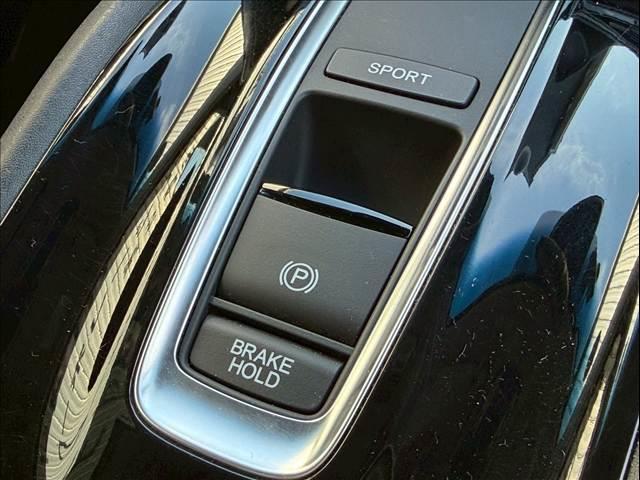 ヴェゼル ハイブリッドＺ・ホンダセンシング　ハーフレザー　レーダークルーズ　純正ナビ　ルーフレール　バックカメラ　シートヒーター　ＵＳＢポート　ＨＤＭＩ　ＥＴＣ　パドルシフト　ステアリングリモコン　Ｂｌｕｅｔｏｏｔｈ　フルセグ　純正１７ＡＷ（52枚目）