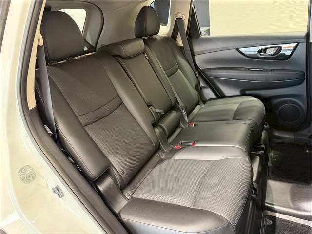 エクストレイル ２０Ｘｉ　プロパイロット　全周囲カメラ　ＬＥＤヘッド　エマージェンシーブレーキ　パワーバックドア　インテリジェントルームミラー　シートヒーター　コーナーセンサー　ＢＳＭ　純正１８インチＡＷ　ドライブレコーダー（9枚目）