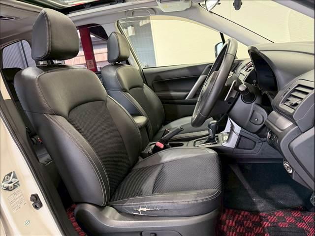 フォレスター 2.0XT アイサイト サンルーフ ハーフレザー シートヒーター レーダークルーズ パワーシート パドルシフト サイバーナビ バックカメラ ETC Bluetooth フルセグ CD/DVD再生 スマートキー 純正18AW(8枚目)