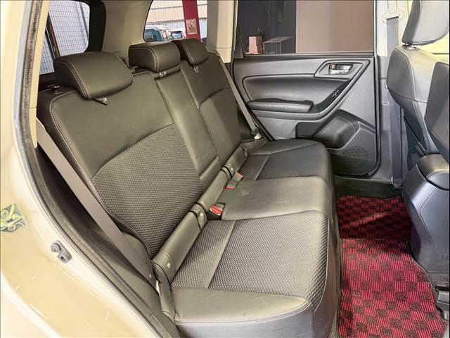 フォレスター 2.0XT アイサイト サンルーフ ハーフレザー シートヒーター レーダークルーズ パワーシート パドルシフト サイバーナビ バックカメラ ETC Bluetooth フルセグ CD/DVD再生 スマートキー 純正18AW(9枚目)