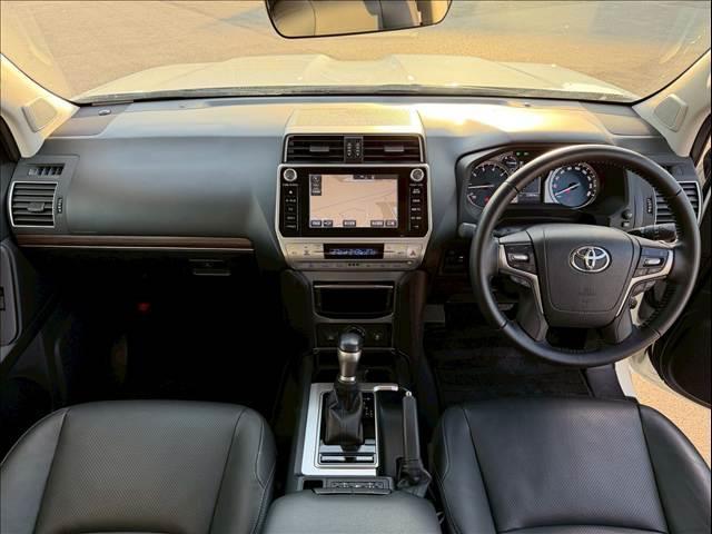 ランドクルーザープラド TX Lパッケージ 黒革 全周囲カメラ 純正19インチAW レーダークルーズ シートヒーター/クーラー メーカーナビ コーナーセンサー LEDヘッド オートハイビーム 衝突軽減 レーンキープ ETC USB スマートキー(2枚目)