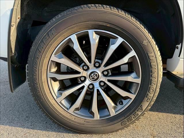 ランドクルーザープラド TX Lパッケージ 黒革 全周囲カメラ 純正19インチAW レーダークルーズ シートヒーター/クーラー メーカーナビ コーナーセンサー LEDヘッド オートハイビーム 衝突軽減 レーンキープ ETC USB スマートキー(11枚目)