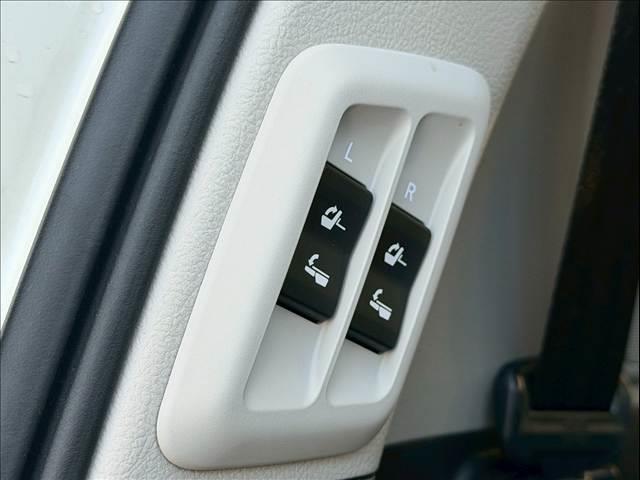 ランドクルーザープラド TX Lパッケージ 黒革 全周囲カメラ 純正19インチAW レーダークルーズ シートヒーター/クーラー メーカーナビ コーナーセンサー LEDヘッド オートハイビーム 衝突軽減 レーンキープ ETC USB スマートキー(15枚目)