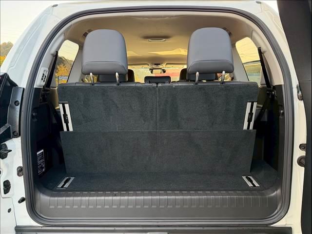 ランドクルーザープラド TX Lパッケージ 黒革 全周囲カメラ 純正19インチAW レーダークルーズ シートヒーター/クーラー メーカーナビ コーナーセンサー LEDヘッド オートハイビーム 衝突軽減 レーンキープ ETC USB スマートキー(21枚目)