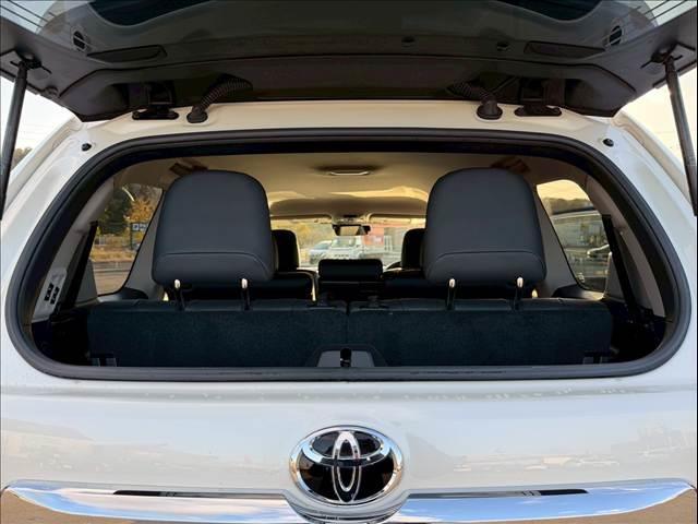 ランドクルーザープラド TX Lパッケージ 黒革 全周囲カメラ 純正19インチAW レーダークルーズ シートヒーター/クーラー メーカーナビ コーナーセンサー LEDヘッド オートハイビーム 衝突軽減 レーンキープ ETC USB スマートキー(22枚目)