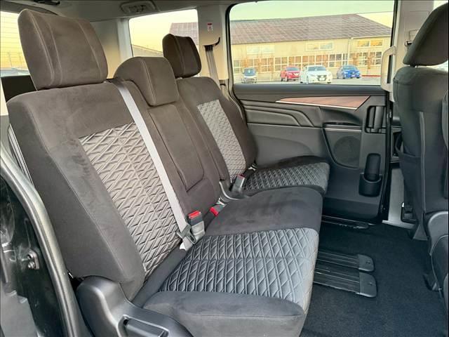 デリカD:5 G パワーパッケージ 両側パワースライド 電動サイドステップ パワーバックドア レーダークルーズ AC100V シートヒーター 衝突軽減 レーンキープ パドルシフト アイドリングストップ パワーシート ETC 純正18AW(8枚目)