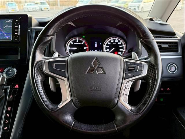 デリカD:5 G パワーパッケージ 両側パワースライド 電動サイドステップ パワーバックドア レーダークルーズ AC100V シートヒーター 衝突軽減 レーンキープ パドルシフト アイドリングストップ パワーシート ETC 純正18AW(13枚目)