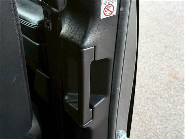 デリカD:5 G パワーパッケージ 両側パワースライド 電動サイドステップ パワーバックドア レーダークルーズ AC100V シートヒーター 衝突軽減 レーンキープ パドルシフト アイドリングストップ パワーシート ETC 純正18AW(28枚目)