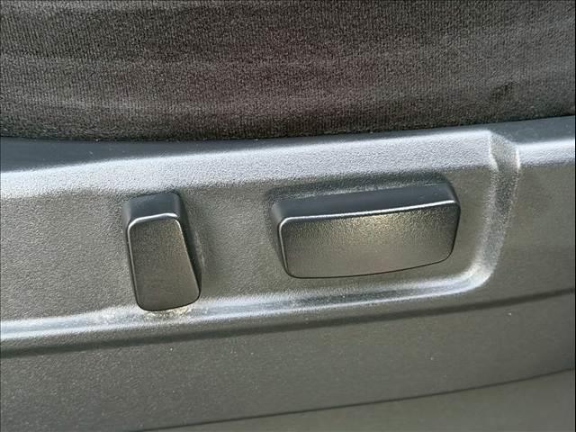 デリカD:5 G パワーパッケージ 両側パワースライド 電動サイドステップ パワーバックドア レーダークルーズ AC100V シートヒーター 衝突軽減 レーンキープ パドルシフト アイドリングストップ パワーシート ETC 純正18AW(42枚目)