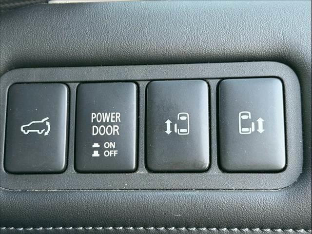 デリカD:5 G パワーパッケージ 両側パワースライド 電動サイドステップ パワーバックドア レーダークルーズ AC100V シートヒーター 衝突軽減 レーンキープ パドルシフト アイドリングストップ パワーシート ETC 純正18AW(43枚目)