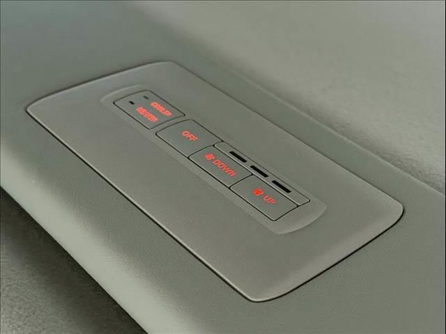 デリカD:5 G パワーパッケージ 両側パワースライド 電動サイドステップ パワーバックドア レーダークルーズ AC100V シートヒーター 衝突軽減 レーンキープ パドルシフト アイドリングストップ パワーシート ETC 純正18AW(67枚目)