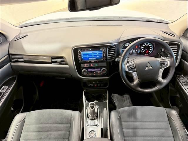 MITSUBISHI OUTLANDER PHEV G NAVI PACKAGE