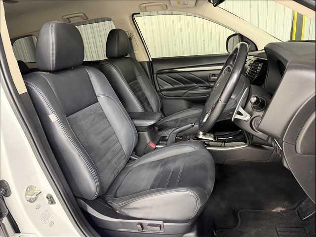 MITSUBISHI OUTLANDER PHEV G NAVI PACKAGE