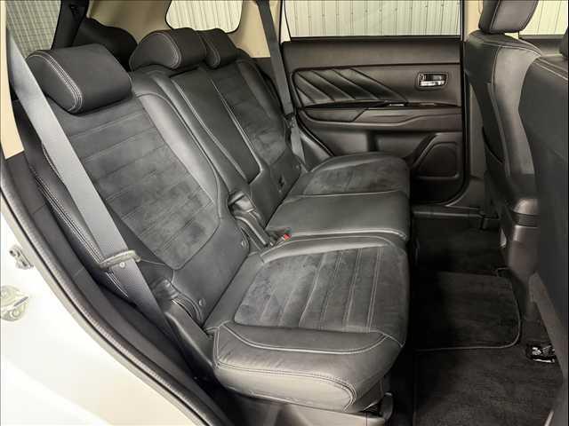 MITSUBISHI OUTLANDER PHEV G NAVI PACKAGE