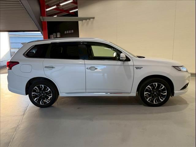 MITSUBISHI OUTLANDER PHEV G NAVI PACKAGE