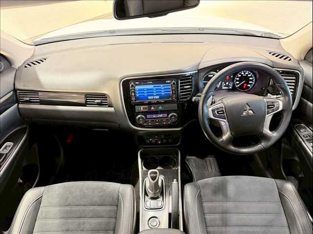 MITSUBISHI OUTLANDER PHEV G NAVI PACKAGE