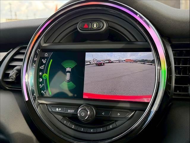 MINI クーパーSD アダプティブクルーズ 純正ナビ ミラーETC コンフォートアクセス パドルシフト ステアリングリモコン LED バックカメラ コーナーセンサー USBポート Bluetooth 純正17インチAW(4枚目)