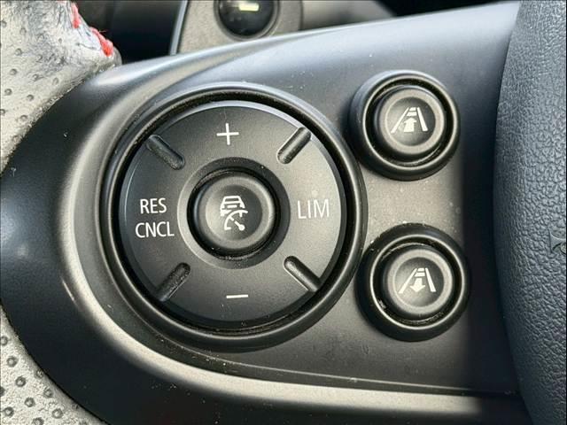 MINI クーパーSD アダプティブクルーズ 純正ナビ ミラーETC コンフォートアクセス パドルシフト ステアリングリモコン LED バックカメラ コーナーセンサー USBポート Bluetooth 純正17インチAW(5枚目)