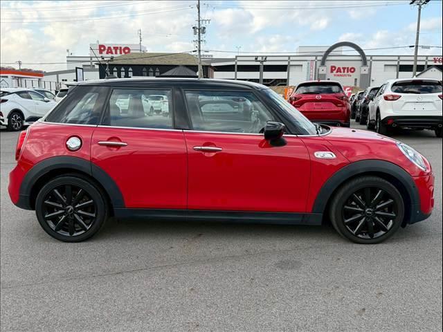 MINI クーパーSD アダプティブクルーズ 純正ナビ ミラーETC コンフォートアクセス パドルシフト ステアリングリモコン LED バックカメラ コーナーセンサー USBポート Bluetooth 純正17インチAW(42枚目)