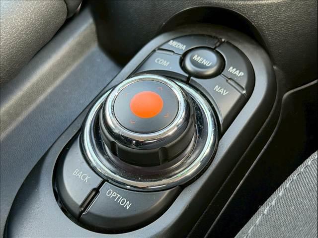 MINI クーパーSD アダプティブクルーズ 純正ナビ ミラーETC コンフォートアクセス パドルシフト ステアリングリモコン LED バックカメラ コーナーセンサー USBポート Bluetooth 純正17インチAW(57枚目)