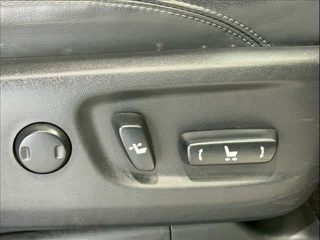 ランドクルーザープラド ＴＸ　Ｌパッケージ　黒革　サンルーフ　全周囲カメラ　ＢＳＭ　シートヒーター／クーラー　クリアランスソナー　レーダークルーズ　ＬＥＤ　ルーフレール　オートハイビーム　パワーシート　ＵＳＢポート　ＥＴＣ　純正１９インチＡＷ（44枚目）