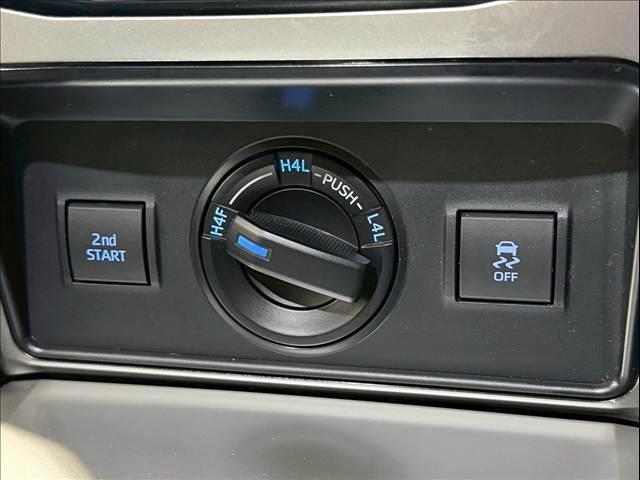 ランドクルーザープラド ＴＸ　Ｌパッケージ　黒革　サンルーフ　全周囲カメラ　ＢＳＭ　シートヒーター／クーラー　クリアランスソナー　レーダークルーズ　ＬＥＤ　ルーフレール　オートハイビーム　パワーシート　ＵＳＢポート　ＥＴＣ　純正１９インチＡＷ（62枚目）