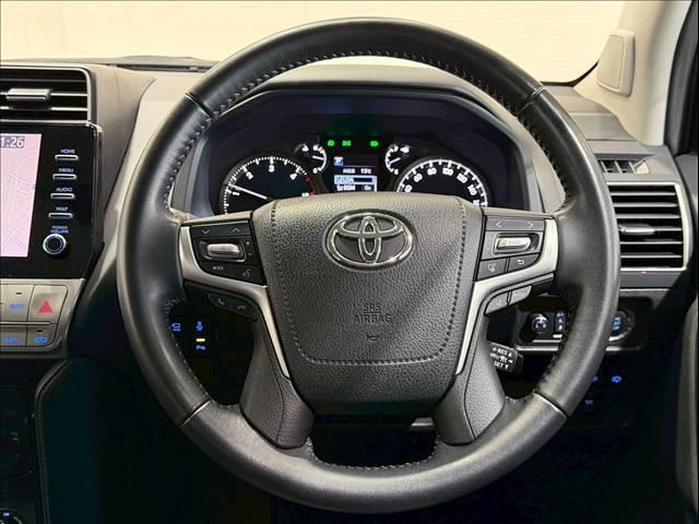 ランドクルーザープラド ＴＸ　Ｌパッケージ・ブラックエディション　黒革　全周囲カメラ　純正ナビ　ＢＳＭ　レーダークルーズ　クリアランスソナー　シートヒーター／クーラー　パワーシート　センターデフロック　ＬＥＤ　ＥＴＣ　ＵＳＢポート　ルーフレール　純正１８インチＡＷ（13枚目）