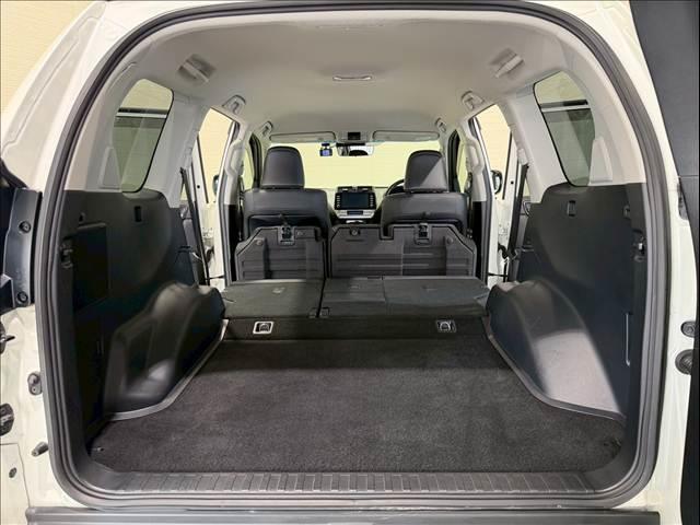 ランドクルーザープラド ＴＸ　Ｌパッケージ・ブラックエディション　黒革　全周囲カメラ　純正ナビ　ＢＳＭ　レーダークルーズ　クリアランスソナー　シートヒーター／クーラー　パワーシート　センターデフロック　ＬＥＤ　ＥＴＣ　ＵＳＢポート　ルーフレール　純正１８インチＡＷ（20枚目）