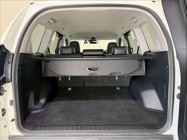 ランドクルーザープラド ＴＸ　Ｌパッケージ・ブラックエディション　黒革　全周囲カメラ　純正ナビ　ＢＳＭ　レーダークルーズ　クリアランスソナー　シートヒーター／クーラー　パワーシート　センターデフロック　ＬＥＤ　ＥＴＣ　ＵＳＢポート　ルーフレール　純正１８インチＡＷ（22枚目）