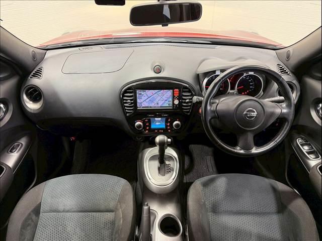 ジューク １５ＲＸ　純正ナビ　バックカメラ　ＥＴＣ　フォグランプ　アイドリングストップ　ドライブモード　純正１６インチアルミ　プッシュスタートボタン　横滑り防止機能　電動格納ミラー　オートライト　ハンズフリー　ＡＵＸ（2枚目）