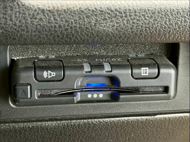 ジューク １５ＲＸ　純正ナビ　バックカメラ　ＥＴＣ　フォグランプ　アイドリングストップ　ドライブモード　純正１６インチアルミ　プッシュスタートボタン　横滑り防止機能　電動格納ミラー　オートライト　ハンズフリー　ＡＵＸ（5枚目）