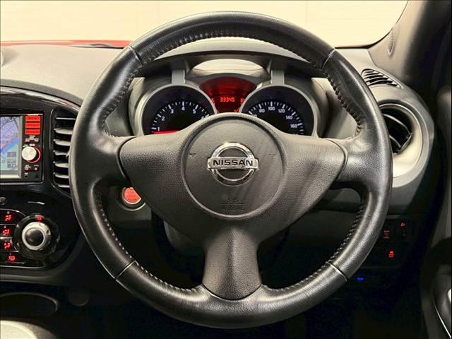 ジューク １５ＲＸ　純正ナビ　バックカメラ　ＥＴＣ　フォグランプ　アイドリングストップ　ドライブモード　純正１６インチアルミ　プッシュスタートボタン　横滑り防止機能　電動格納ミラー　オートライト　ハンズフリー　ＡＵＸ（13枚目）