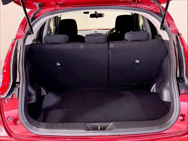 ジューク １５ＲＸ　純正ナビ　バックカメラ　ＥＴＣ　フォグランプ　アイドリングストップ　ドライブモード　純正１６インチアルミ　プッシュスタートボタン　横滑り防止機能　電動格納ミラー　オートライト　ハンズフリー　ＡＵＸ（21枚目）