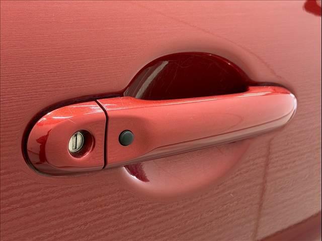 ジューク １５ＲＸ　純正ナビ　バックカメラ　ＥＴＣ　フォグランプ　アイドリングストップ　ドライブモード　純正１６インチアルミ　プッシュスタートボタン　横滑り防止機能　電動格納ミラー　オートライト　ハンズフリー　ＡＵＸ（24枚目）