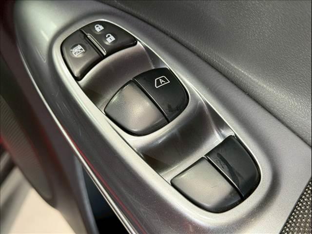 ジューク １５ＲＸ　純正ナビ　バックカメラ　ＥＴＣ　フォグランプ　アイドリングストップ　ドライブモード　純正１６インチアルミ　プッシュスタートボタン　横滑り防止機能　電動格納ミラー　オートライト　ハンズフリー　ＡＵＸ（45枚目）