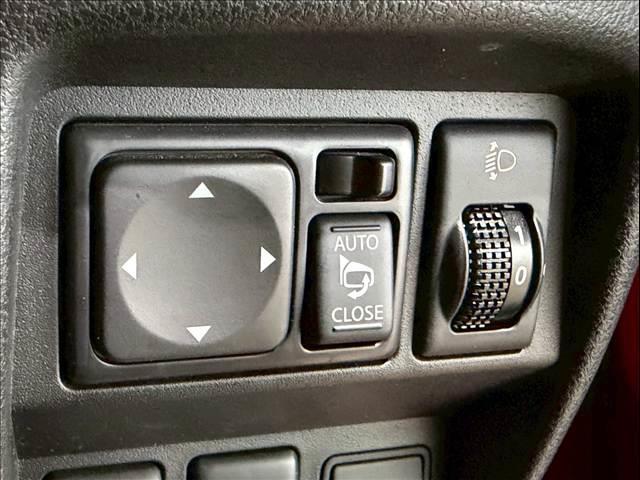 ジューク １５ＲＸ　純正ナビ　バックカメラ　ＥＴＣ　フォグランプ　アイドリングストップ　ドライブモード　純正１６インチアルミ　プッシュスタートボタン　横滑り防止機能　電動格納ミラー　オートライト　ハンズフリー　ＡＵＸ（47枚目）