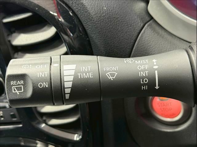 ジューク １５ＲＸ　純正ナビ　バックカメラ　ＥＴＣ　フォグランプ　アイドリングストップ　ドライブモード　純正１６インチアルミ　プッシュスタートボタン　横滑り防止機能　電動格納ミラー　オートライト　ハンズフリー　ＡＵＸ（50枚目）