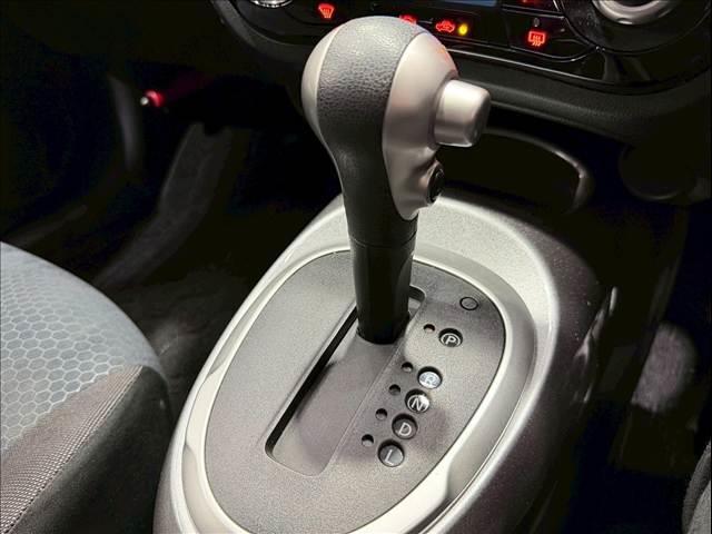 ジューク １５ＲＸ　純正ナビ　バックカメラ　ＥＴＣ　フォグランプ　アイドリングストップ　ドライブモード　純正１６インチアルミ　プッシュスタートボタン　横滑り防止機能　電動格納ミラー　オートライト　ハンズフリー　ＡＵＸ（51枚目）